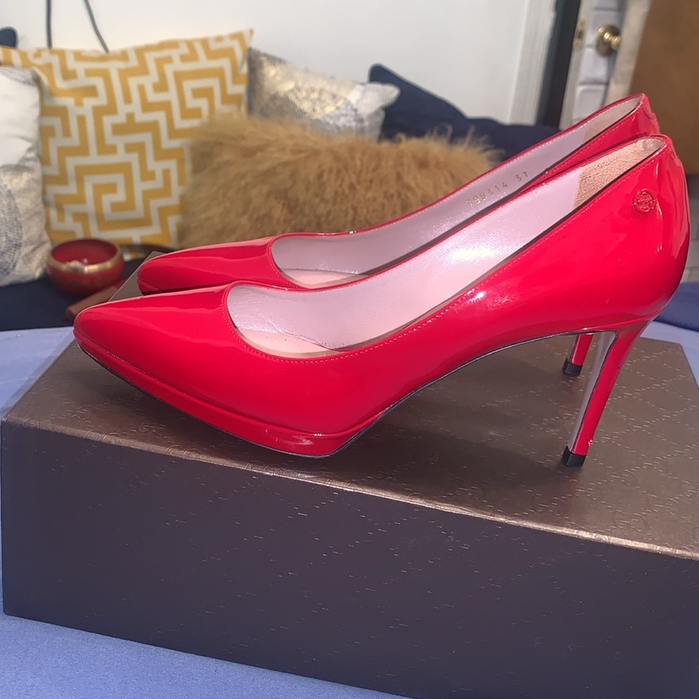 Authentic gucci pumps